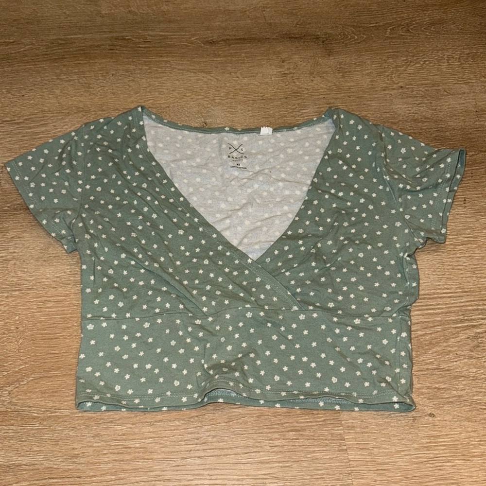 Pac Sun Basics Cropped Floral Tee